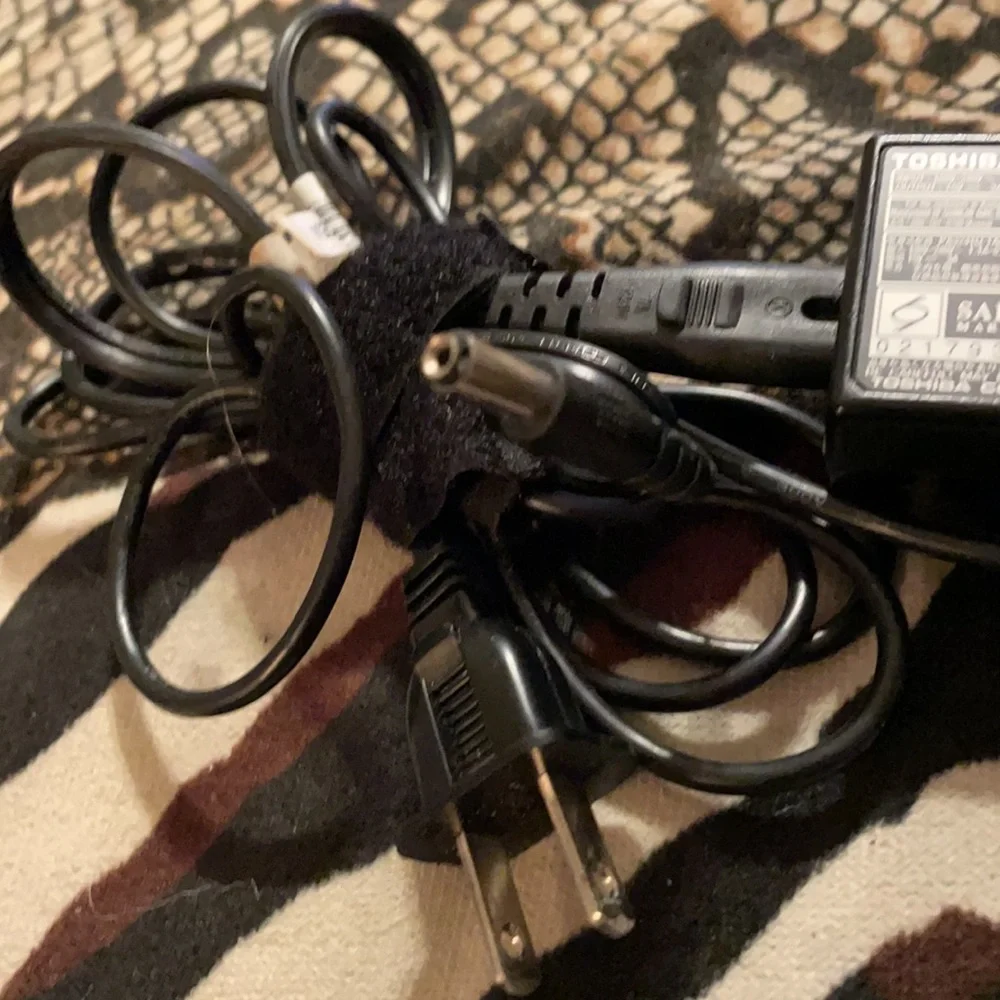 Toshiba AC Adapter Model: PA3241U-1ACA